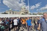 GRAĐANI SRBIJE SE OKUPLJAJU U PIONIRSKOM PARKU! Reke ljudi daje podršku politici Aleksandra Vučića! (VIDEO)