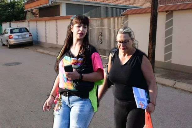 REPUBLIKA NA LICU MESTA: Evo šta se dešava ispred kuće porodice Kulić - prizor će vas ostaviti BEZ TEKSTA! (VIDEO)