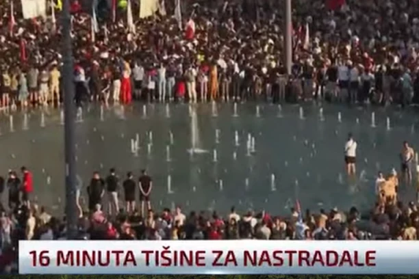 BLOKADERI OSKRNAVILI SEĆANJE NA ŽRTVE NESREĆE NA ŽELEZNIČKOJ STANICI! Dno dna! Kako su ovo mogli da urade tokom ODAVANJA POŠTE (VIDEO)