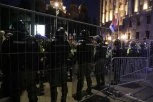 BLOKADERI POČELI DA DIVLJAJU PO BEOGRADU! Građani u panici, policija formira živi zid kod Pionirskog parka (FOTO, VIDEO)