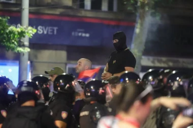 SRAMOTA, DA LI SE ZA TO BORE?! Glavni NATO LOBISTA u Srbiji predvodi blokadere kod ETF-a (FOTO)