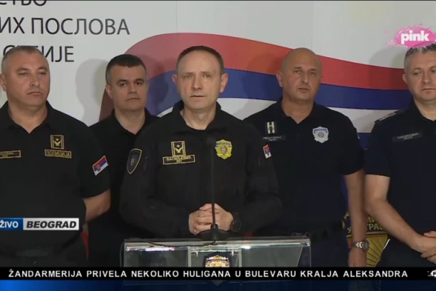 "UPOTREBILI SMO MINIMALNU SILU" - Oglasio se direktor policije Dragan Vasiljević: "SKINULI SU PRSLUKE I KRENULI NA KORDON"