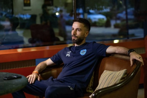 NAJMLAĐEM TRENERU SUPERLIGE PRITISAK NIJE NEPOZNANICA: Dobro poznaje teret večitih, a kreira budućnost srpskog fudbala!