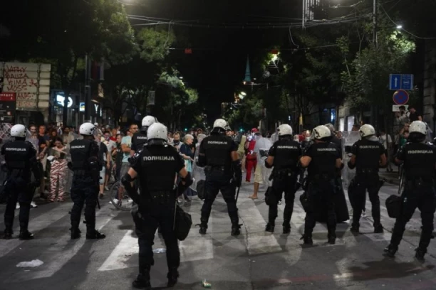 BLOKADERI NA KOLENIMA! SADA SE VIDI KOLIKO MRZE SRBIJU! I večeras blokiraju grad - OVO SU IM CILJEVI