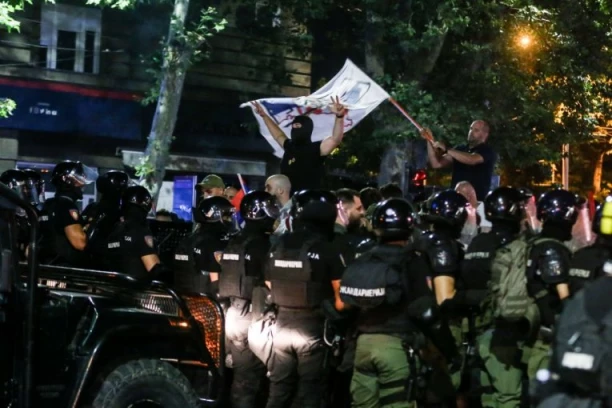 NEKI I PRIZNALI KRIVICU! Saslušani blokaderi osumnjičeni za napad na policiju na Vidovdan!