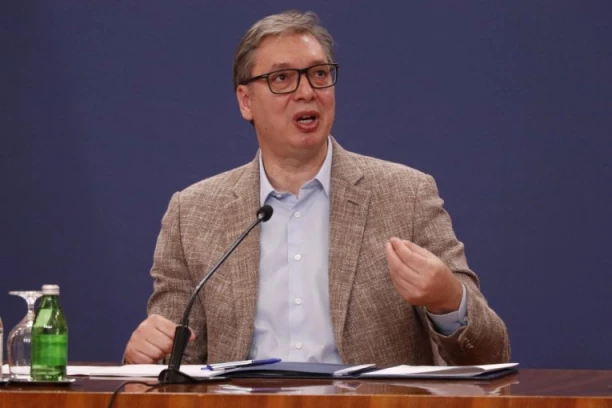 VUČIĆ SE HITNO OGLASIO I OSUDIO BRUTALNI NAPAD NA MLADU NOVINARKU: "Zahtevam odgovornost, takvi ljudi ne zaslužuju ništa, sem prezira"! (VIDEO)