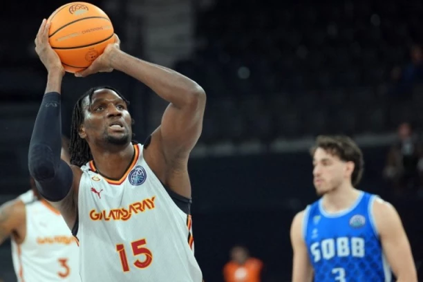 MONEKE MI JE REKAO SAMO OVO! Izundu ovom rečenicom oduševio "delije"!