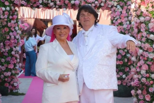 "SMETA IM ŠTO SAM ROĐENA": Naša pevačica OGORČENA na Zoricu i Kemiša, jednu stvar im NIKAD neće oprostiti - NIJE IM DOSTA PARA!