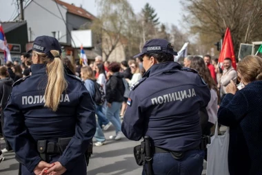 BLOKADERI U ZEMUNU ZAGORČAVAJU ŽIVOT SVOJIM SUGRAĐANIMA! Postavili barikade na glavnoj saobraćajnici - NAMERA JE OČIGLEDNA