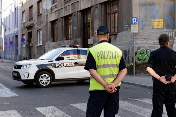 OTAC SLUČAJO UBIO JEDNOGODIŠNJEG SINA: Držao ga je u rukama nekoliko trenutalka pre tragedije - EVO KAD SE ODRŽAVA SAHRANA NESREĆNOM DEČAKU! (FOTO)
