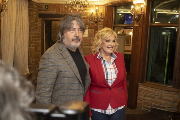 OVA POZNATA VODITELJKA JE U SRODSTVU SA SNEŽANOM ĐURIŠIĆ! Evo o kojoj dami je reč - ŠOK!