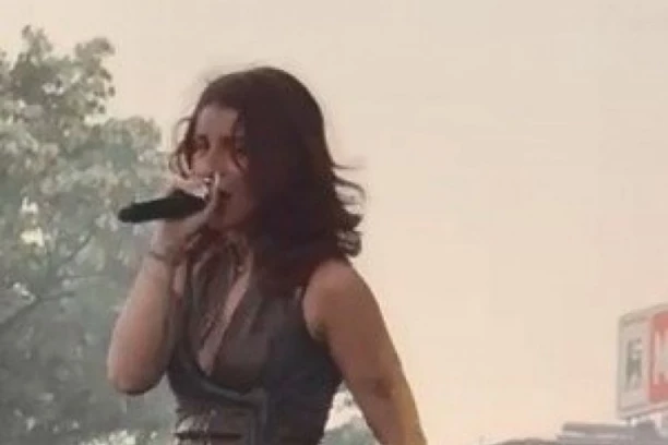 VRELA KAUBOJKA OTVORILA DRUGO VEČE MUSIC WEEKA: Smeh do suza, pevačica izjavom o omiljenom gradu OSTAVILA JAVNOST U ŠOKU! (VIDEO)