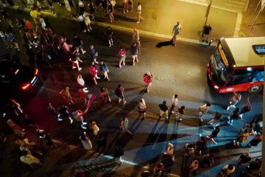 KRIJU SE IZA FANTOMKI! Ko su ljudi koji izazivaju anarhiju u Beogradu?