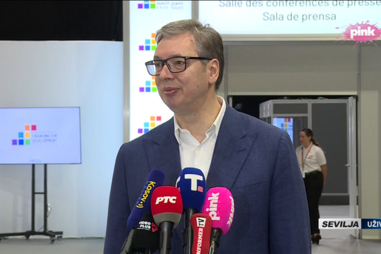 "SVE ŠTO RADE JE ZLOČIN PROTIV SOPSTVENE ZEMLJE" Vučić o blokadama: SLAGALI SU...