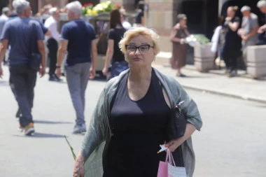 KO MOŽE TAJ SME! Skinula se Milica Dugalić u sedmoj decenij! (FOTO)