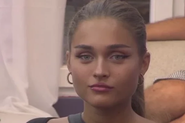 ĆELAVO IZDANJE SOFI TIKAČENKO TIK PRED FINALE: Šokirala izgledom - razlog ovog poteza će vas ostaviti bez teksta!