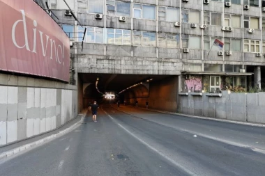 PONOVO HAOS U REŽIJI BLOKADERA! Centar Beograda pod njihovom opsadom, zatvoren i Terazijski tunel! (VIDEO/FOTO)