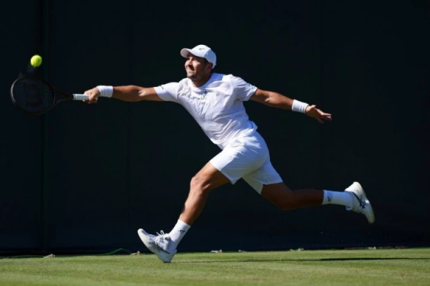 NEPOZNATI BRITANAC PORAZIO LAJOVIĆA! Srbin eliminisan sa Vimbldona!