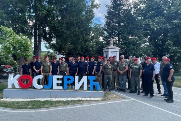 VETERANI I BAJKERI POZDRAVILI GRAĐANE KOSJERIĆA! Tu su da podrže vlast! (FOTO/VIDEO)