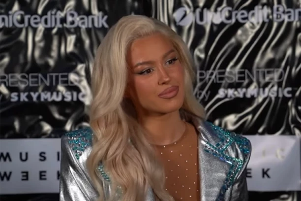 EMA RADUJKO POKAZALA STOMAK NAKON VESTI DA JE TRUDNA: Vratila se bivšem, a onda izazvala ŠOK! (FOTO)