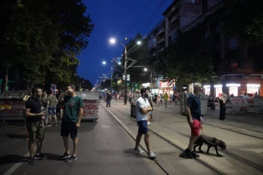 BLOKADERII II NOĆAS PRAVE HAOS! Pola Beograda pod njihovom okupacijom, nasilje se širi i na ostale gradove! (FOTO/VIDEO)