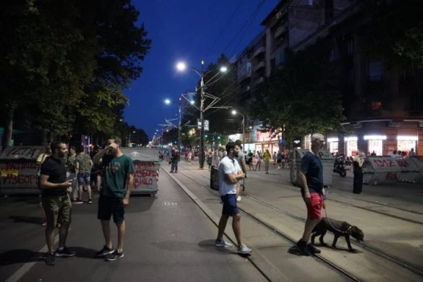 BLOKADERII II NOĆAS PRAVE HAOS! Pola Beograda pod njihovom okupacijom, nasilje se širi i na ostale gradove! (FOTO/VIDEO)