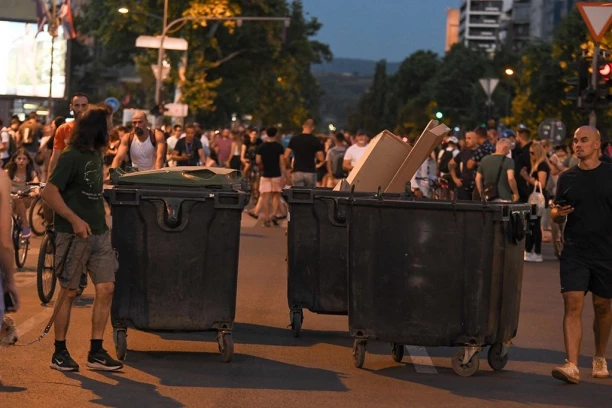 KOLAPS U BEOGRADU! Povučen gradski prevoz u prestonici ZBOG BLOKADERA!