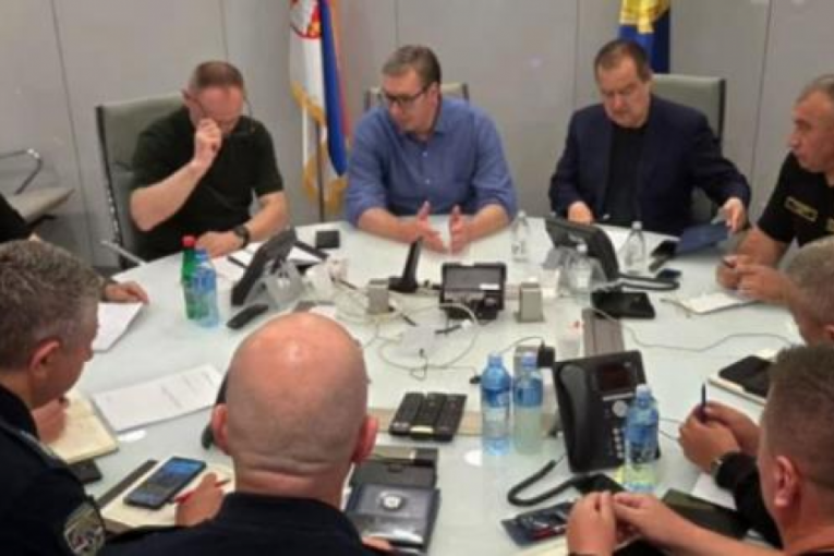VUČIĆ NA SASTANKU U MUP: Predsednik se vratio iz Španije: Policija podnosi ogroman teret u borbi protiv huliganizma i terorizma!