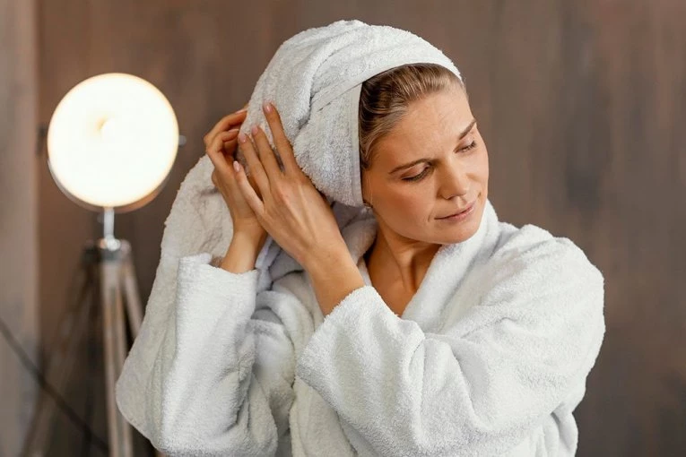 GREŠKU KOJU SVI PRAVIMO POSLE KUPANJA: Mnogi zato imaju gljivice na noktima! (FOTO)