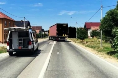 TEŠKA SAOBRAĆAJNA NESREĆA! Jedna osoba smrtno stradala - POLICIJA I HITNA POMOĆ NA LICU MESTA!