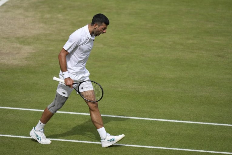 NOVAK ĐOKOVIĆ ŠOKIRAO SVET: U ovome je došao na Vimbldon, ljudi gledali i nisu mogli da veruju (VIDEO)