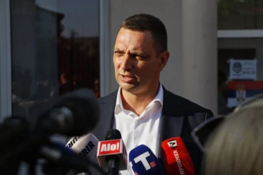 BLOKADERI NASRNULI NA PREDSEDNIKA OPŠTINE KOSJERIĆ! Iskočili mu pred automobil, psovali ga, pretli i vređali porodicu!