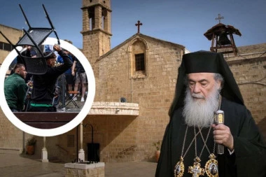 HULIGANSKI NAPAD U SVETOJ ZEMLJI POTRESAO PRAVOSLAVNI SVET: "Vojnici Božiji" upali u hram Blagovesti Bogorodice, razvalili vrata – vernici u strahu (VIDEO)