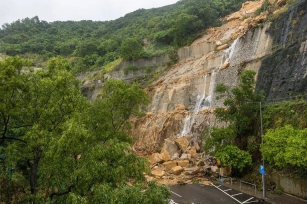 TRAGEDIJA NEVIĐENIH RAZMERA! Pokrenulo se veliko klizište, evakuišu se mesta