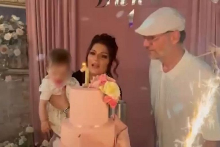 Sanja Maletić sa ćerkom i mužem