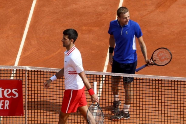 PSIHIČKI JE UNIŠTEN, ISPALIO GA ROĐENI OTAC: Šok na Vimbldonu u prvom kolu, teško da će se od toga oporaviti