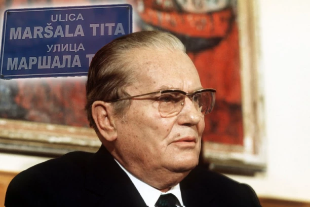 SKANDAL U GRADU: Titu odrubljena glava!