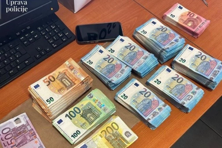 ŠOK ZAPLENA NA GRANICI SA CRNOM GOROM: Makedonac nije imao ništa da prijavali, ali kad su carinici otvorili prljag... (FOTO)