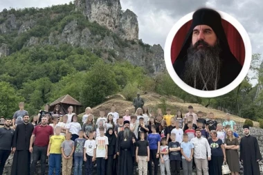VLADIKA JEROTEJ IZNENADIO DECU U SOKO GRADU: Evo šta su mu polaznici Duhovne škole pokazali