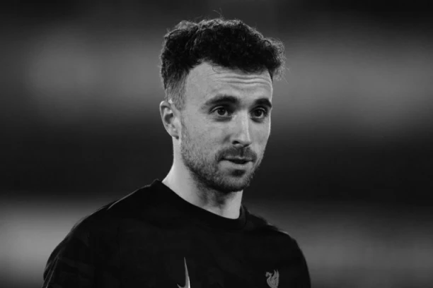 CELA NACIJA LIJE SUZE DOK GLEDA POSLEDNJE SNIMKE DIJOGA ŽOTA! Scene LEDI KRV u žilama, čuvena grupa mu odala POČAST na koncertu (VIDEO)