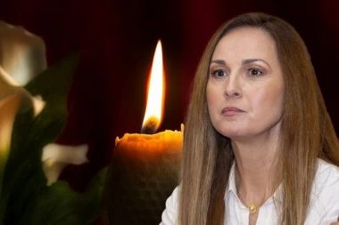 UMRO OTAC ALEKSANDRE RADOVIĆ! Pevačica se slomila na milion delova, njena oproštajna poruka JEŽI DO KOSTIJU! (FOTO)