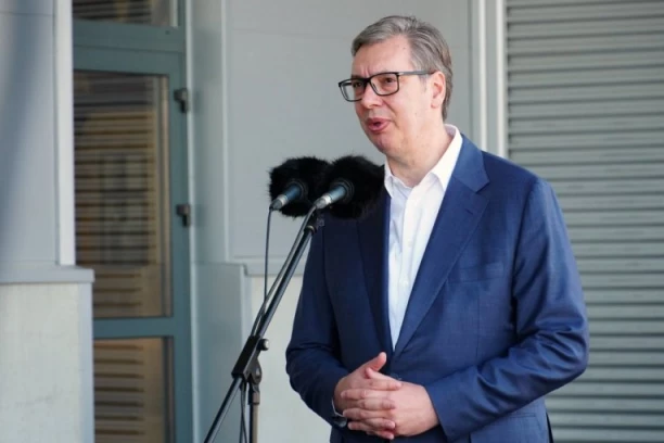 U OVIM TRENUCIMA NEOPISIVE TUGE, MISLIMA SMO UZ VAS! Vučić izrazio saučešće povodom avionske nesreće u Rusiji: "Neka počivaju u miru"