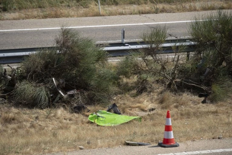 POTRESNE SLIKE NA MESTU NESREĆE: Scene koje slamaju i najtvrđa srca! (FOTO)
