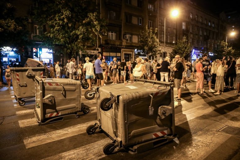 NOVO IŽIVLJAVANJE BLOKADERA! Maltretirali brata Ane Brnabić, išli i na kuću Đura Macuta!