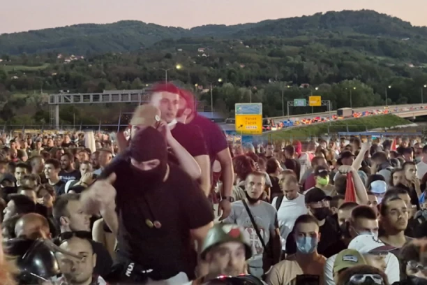 BLOKADERSKO NASILJE NE ZNA ZA GRANICE! Planiraju da blokiraju auto-put i terorišu hiljade ljudi koji idu na odmor