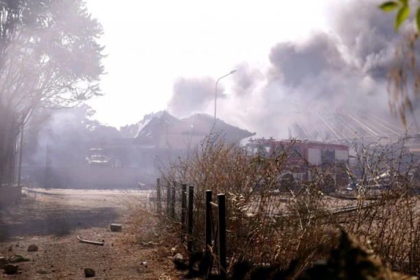 EKSPLOZIJA NA BENZINSKOJ PUMPI JE TERORISTIČKI NAPAD? Povređeni tvrde da užas na ulici nije slučajan, KRVAVE IM RUKE I NOGE od komada stakla (VIDEO)