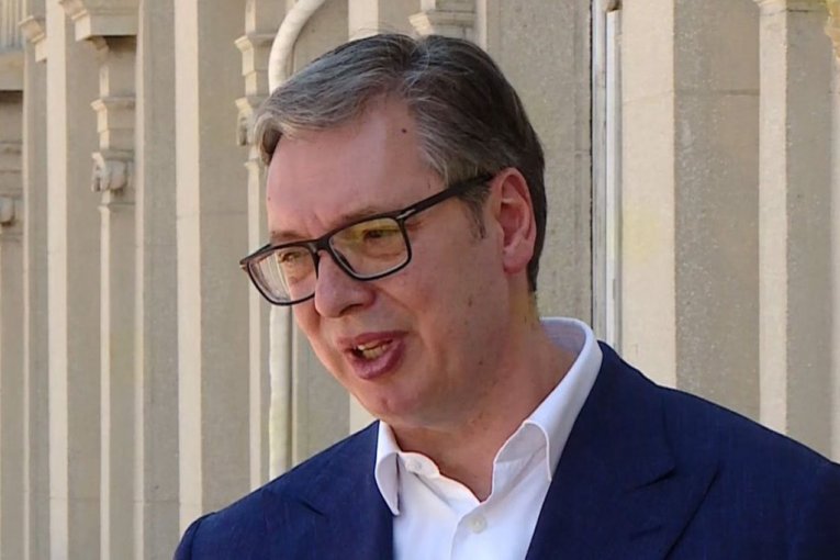 "SAPLITALI SU NAS, ŠIBALI I KAMENOVALI!"  Vučić objavio snimak - Pogledajte kako iz drona izgleda deonica puta koja se danas otvara!