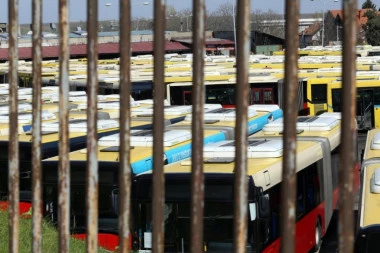 BLOKADERI OPET OBUSTAVILI SAOBRAĆAJ U BEOGRADU! U garaže povučeni svi tramvaji i trolejbusi, autobusi voze u skladu sa situacijom!