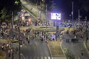 I TROŠARINA POD OPSADOM BLOKADERA! Njih stotinak zaustavili život desetina hiljada ljudi! (VIDEO, FOTO)