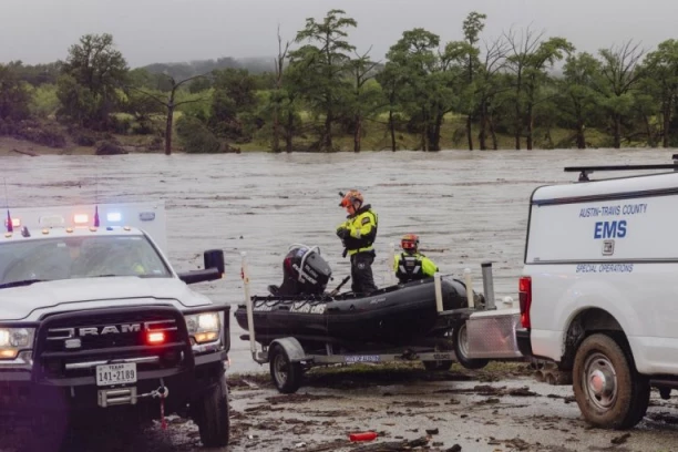 MEĐU STRADALIMA 28 DECE! Broj poginulih u užasnim poplavama u Teksasu porastao na 82, snimci užasa preplavili mreže (FOTO, VIDEO)